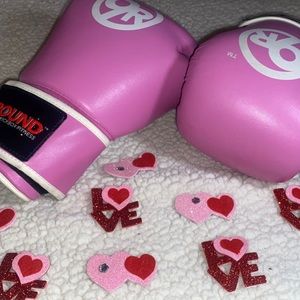 9 round pink boxing gloves